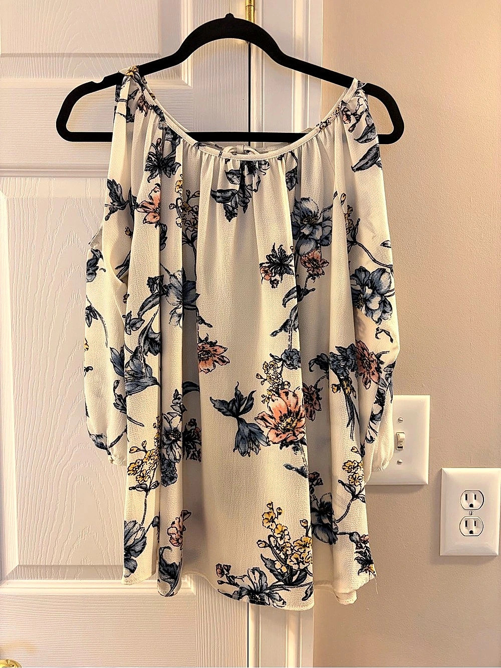 Floral Blouse in Cream & Blue Like New